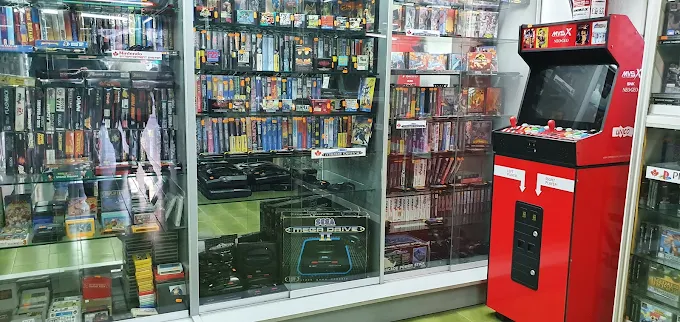 Estanterías y material retro en Canadian Games